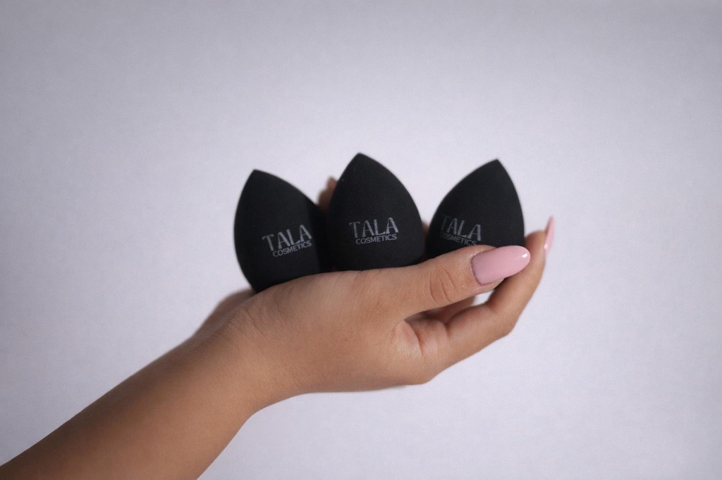 إسفنجة دمج المكياج