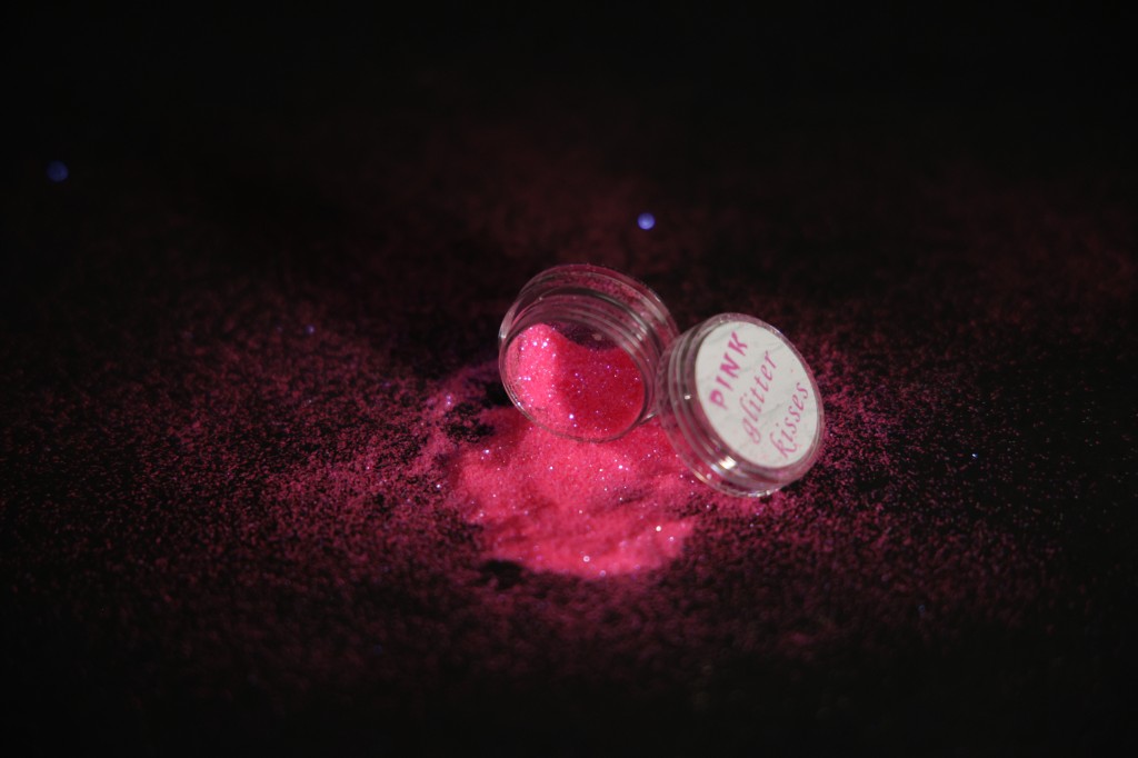 غليتر وردي كيسيز